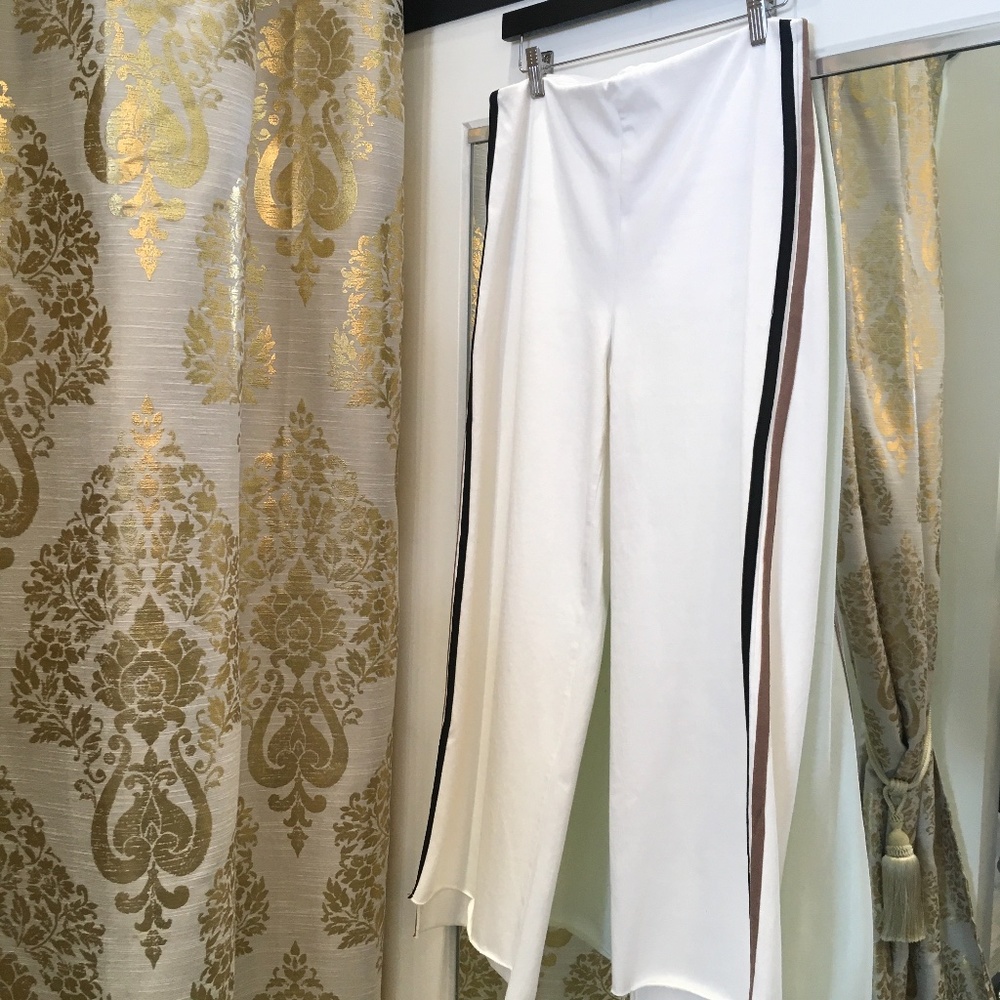 Wide leg crop pants in white color